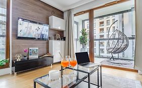 Lumina apartment with parking near Muzeum Powstania
